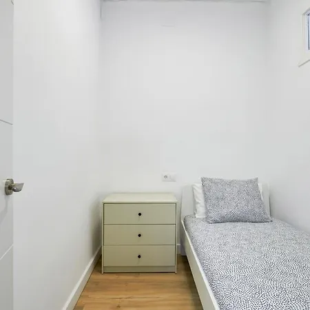 Ro Lively And Bright Apartment Next To Blai St Барселона